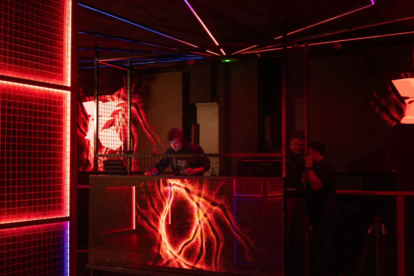 Outxide Club - DJ en cabina